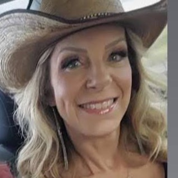 Meet your Posher, Julie - Picture 1 of 1